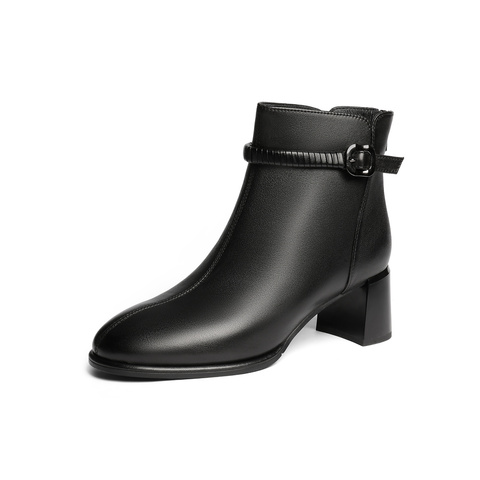 森达时装靴女2025冬季新款气质高跟时尚短皮靴WP056DD5