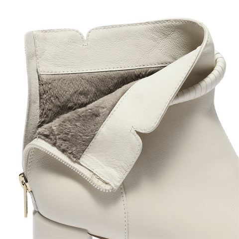 森达时装靴女2025冬季新款气质高跟时尚短皮靴WP056DD5