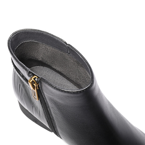 森达休闲靴女2025冬季新款商场同款百搭粗跟短皮鞋4T6B5DD5