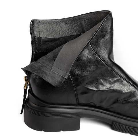 森达时装靴女2025冬新商场同款时尚真皮休闲短靴ZTI66DD5