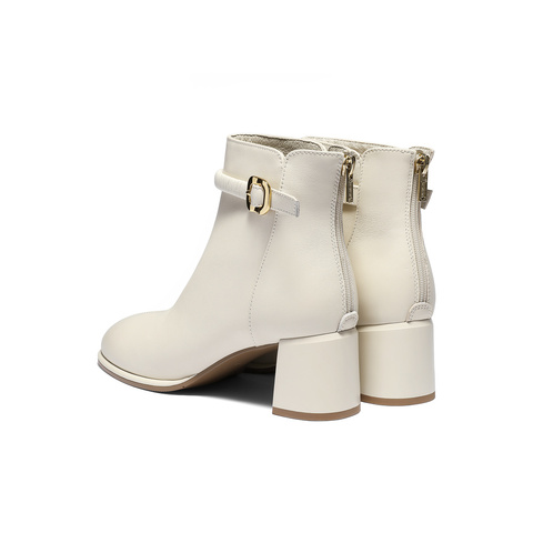 森达时装靴女2025冬季新款气质高跟时尚短皮靴WP056DD5