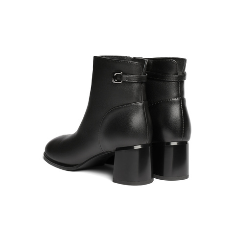 森达时装靴女2025冬季新款气质显瘦粗高跟短皮靴WP057DD5