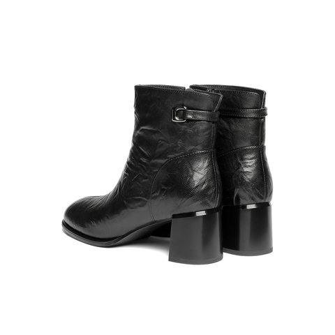 森达时装靴女2025冬季新款气质显瘦粗高跟短皮靴WP057DD5