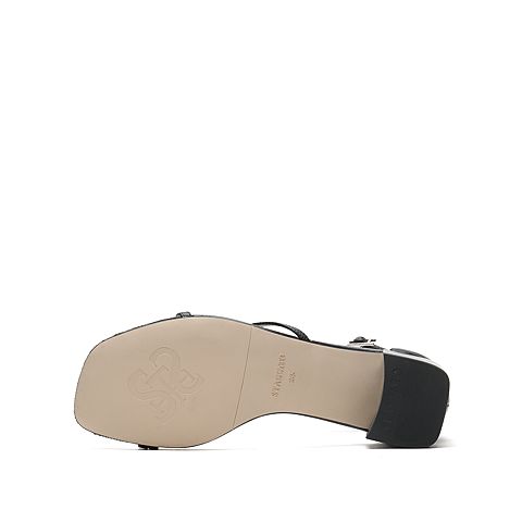 思加图2021夏季新款简约一字带凉鞋粗跟女皮凉鞋EBO06BY1