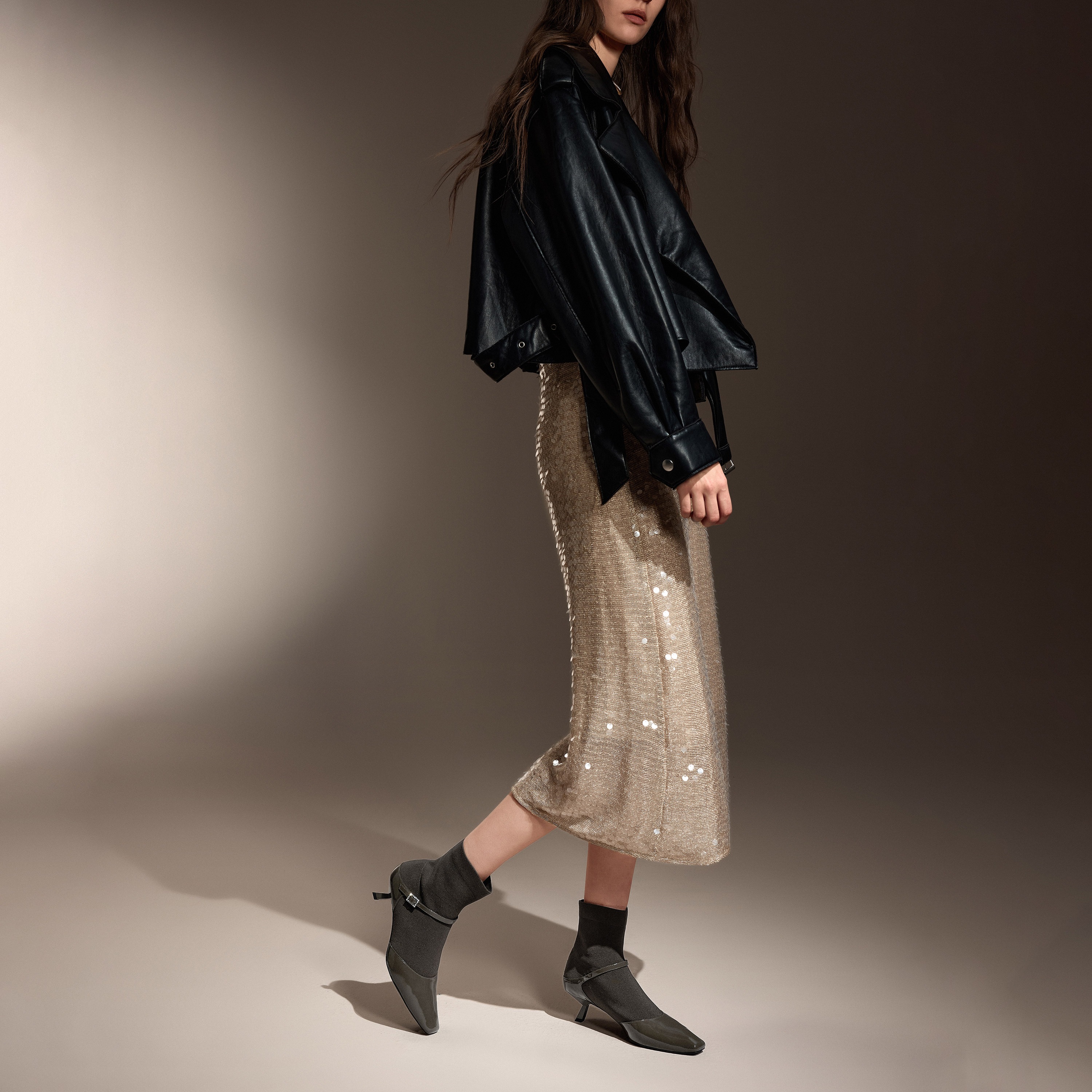 思加图2024冬季新款弹力靴袜靴短靴细跟时装靴女皮靴子ES804DD4