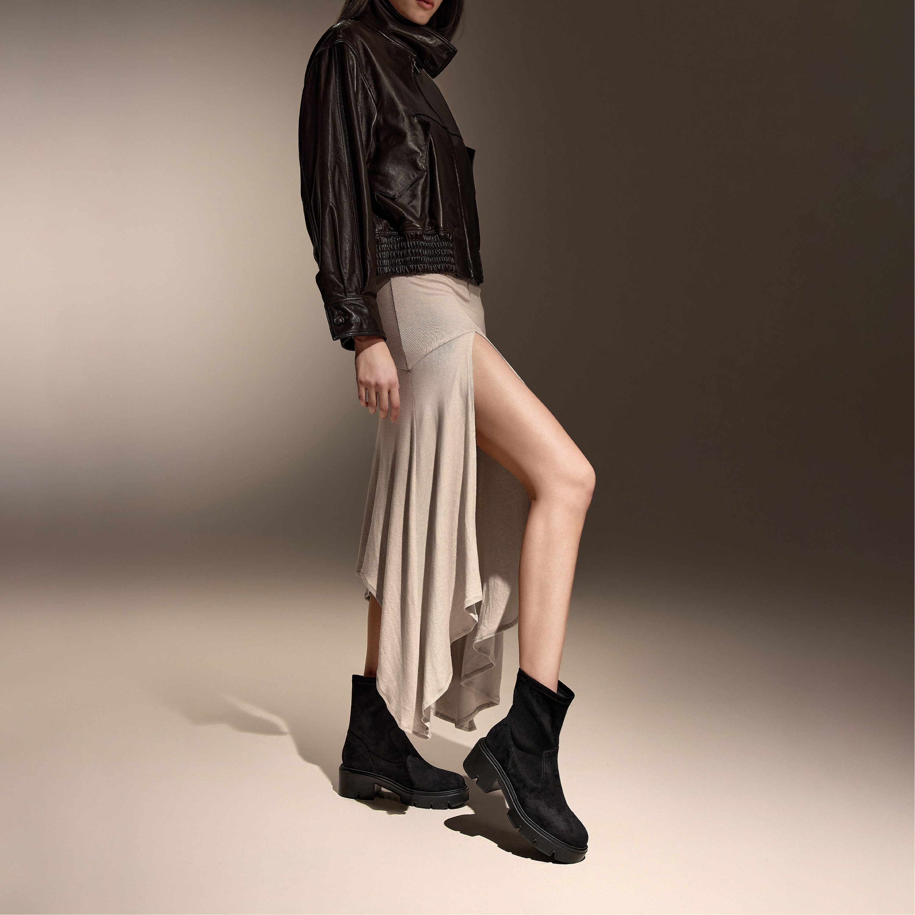 思加图2024冬季新款复古弹力靴中靴瘦瘦靴厚底增高女靴子F0512DZ4