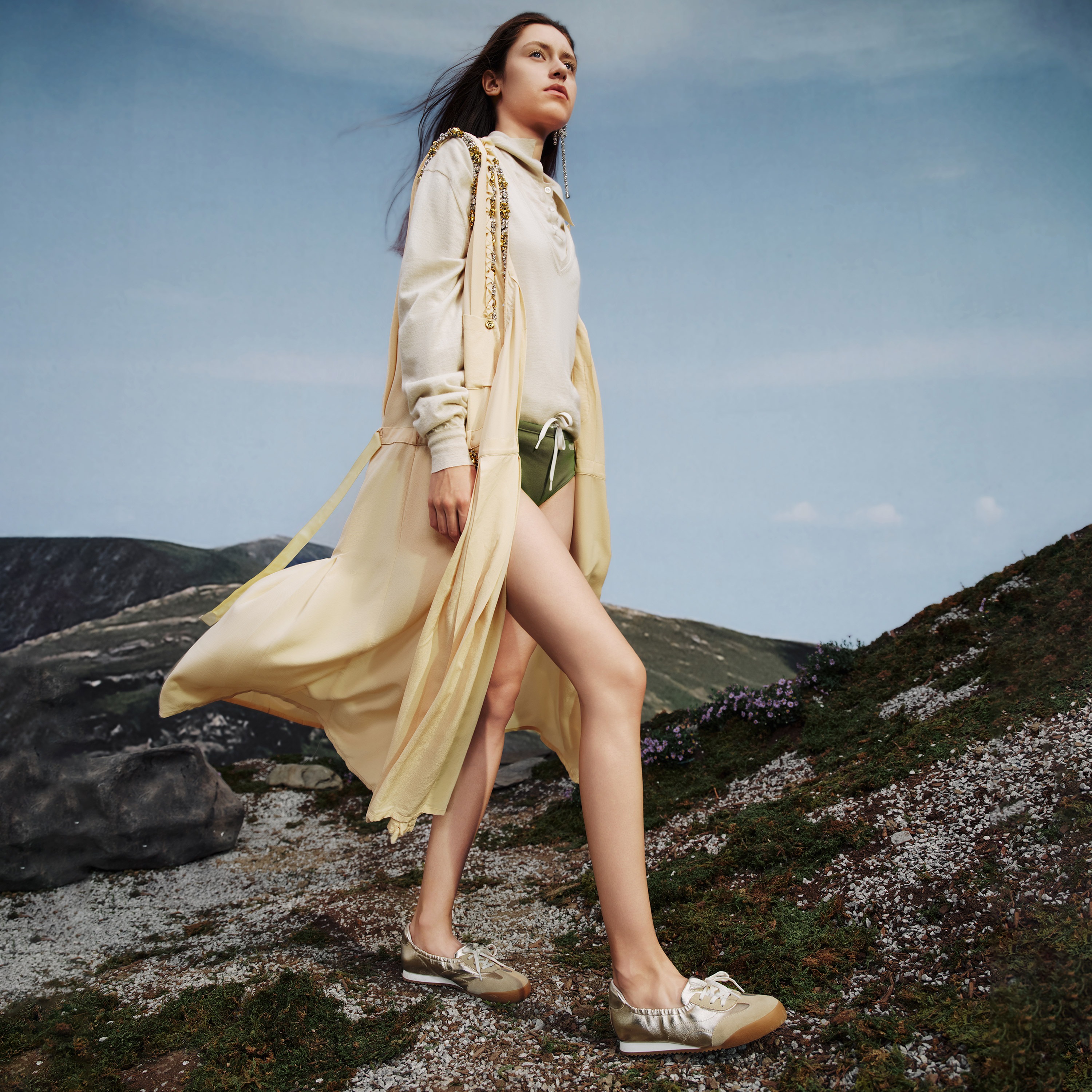 思加图2025秋季新款奶油卷德训鞋休闲运动鞋小白鞋女单鞋EPN14CA5