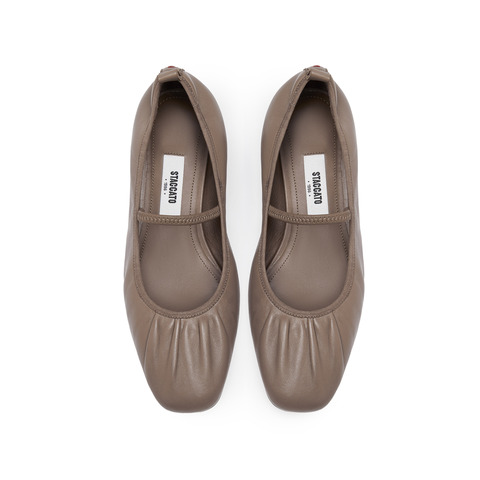 思加图2025秋季新款东京诗集法式玛丽珍鞋粗跟浅口单鞋女鞋EGS05CQ5