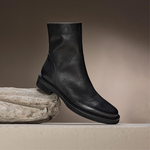 思加图2025冬季新款复古倒靴时装靴短靴瘦瘦靴粗跟女靴B8111DD5