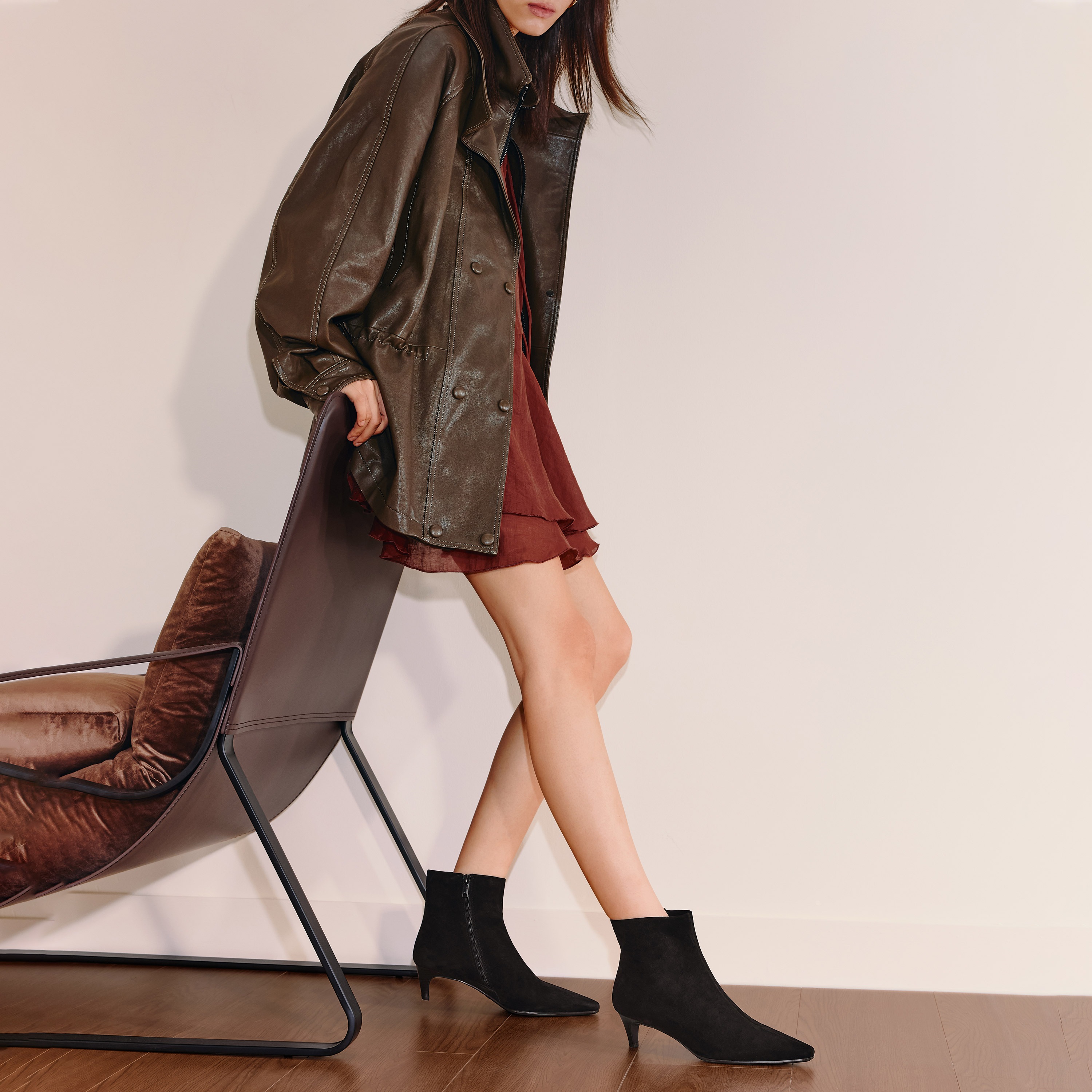 思加图2025冬季新款气质通勤短靴时装靴细跟黑色靴子女靴H2668DD5