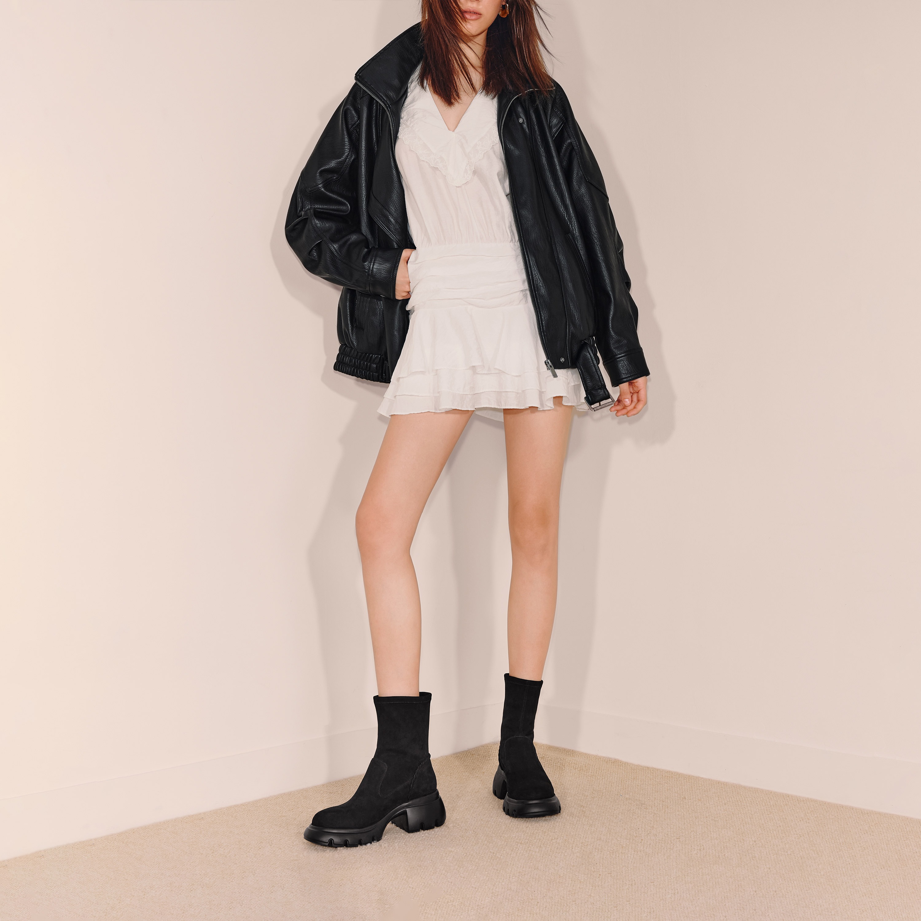 思加图2025冬季新款通勤弹力靴瘦瘦靴中靴厚底增高女靴子Y2563DZ5