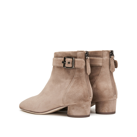 思加图2025冬季新款气质通勤时装靴短靴粗跟美拉德女靴子Y8901DD5