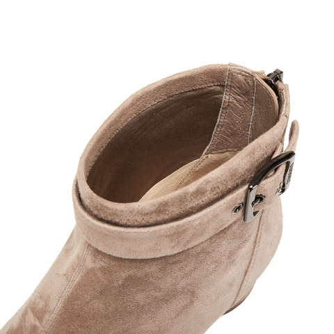 思加图2025冬季新款气质通勤时装靴短靴粗跟美拉德女靴子Y8901DD5