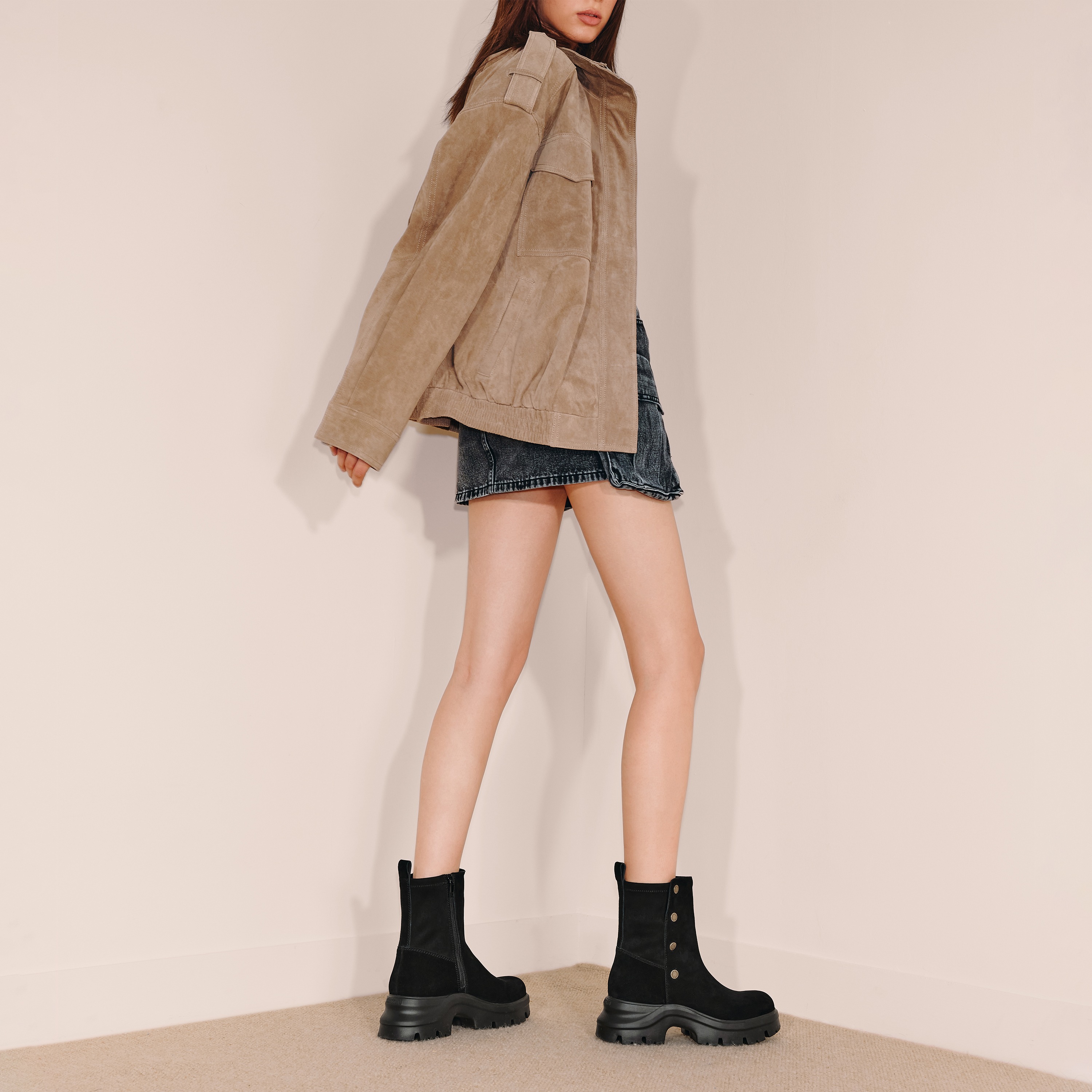 思加图2025冬季新款运动靴厚底增高中筒靴通勤黑色女靴子EJA05DZ5