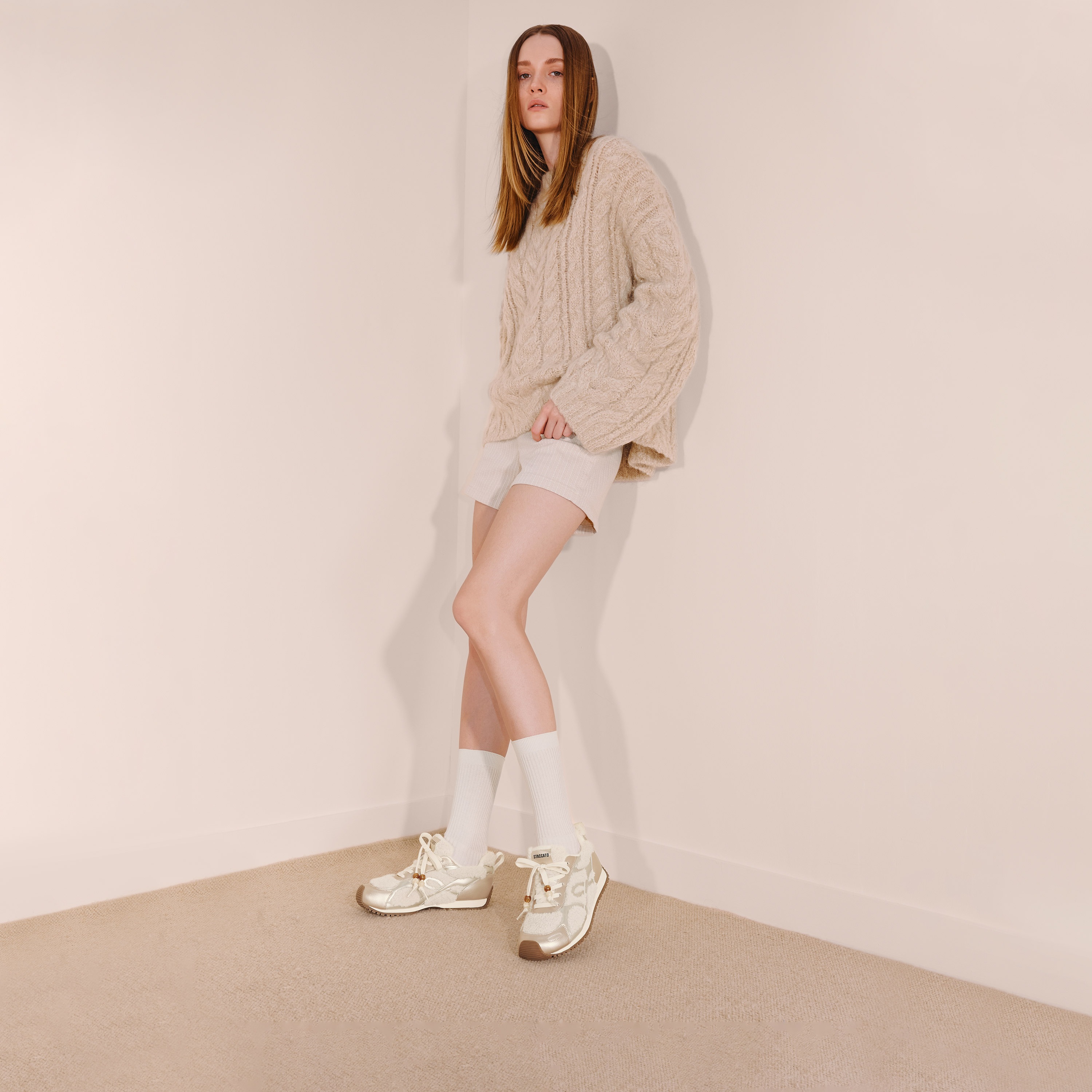 思加图2025冬季新款复古毛毛鞋加绒保暖休闲鞋平底鞋女鞋J2570DM5