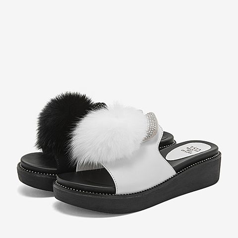 Tata/他她夏专柜同款白色拼接坡跟凉拖毛毛女拖鞋HMF01BT9