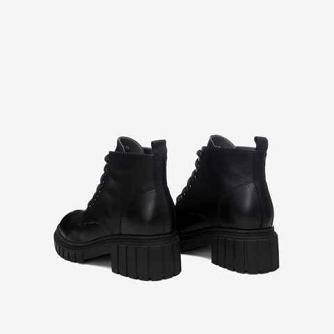 Tata/他她2020冬专柜同款交叉绑带马丁靴休闲女短靴WUE01DD0