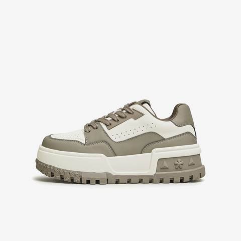 TATA/他她2024秋商场同款女简约学院百搭厚底圆头板鞋GDR01CM4