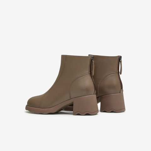 TATA/他她2024冬商场同款时尚休闲时装短靴女新款CBP01DD4