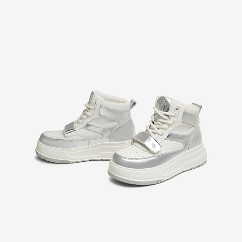 TATA/他她2025春商场同款时尚休闲板鞋女新款CZ901AD5