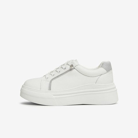 TATA/他她2025春商场同款时尚休闲板鞋女新款CYC01AM5