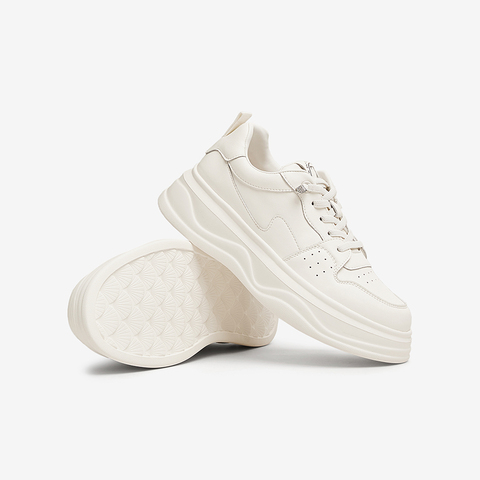 TATA/他她2025春商场同款时尚休闲板鞋女新款WH704AM5