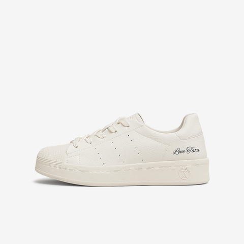 TATA/他她2025春商场同款时尚休闲板鞋女新款SNB01AM5