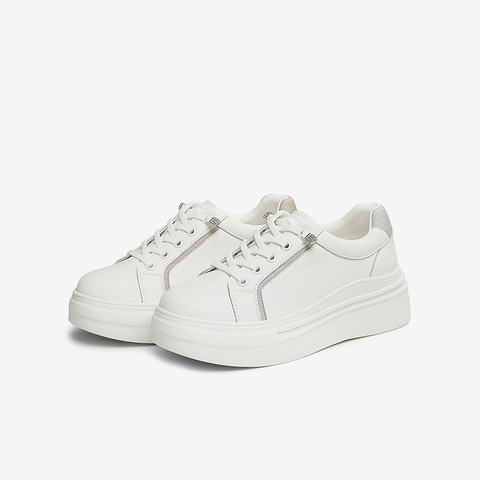 TATA/他她2025春商场同款时尚休闲板鞋女新款CYC01AM5