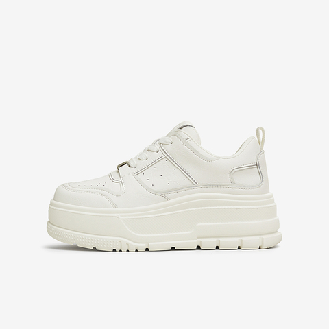 TATA/他她2025春商场同款时尚休闲板鞋女新款GMX01AM5