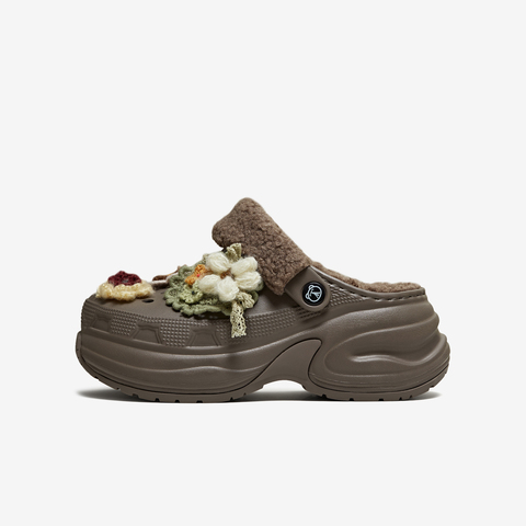 TATA/他她2025冬商场同款时尚休闲女洞洞鞋新款CM902DH5