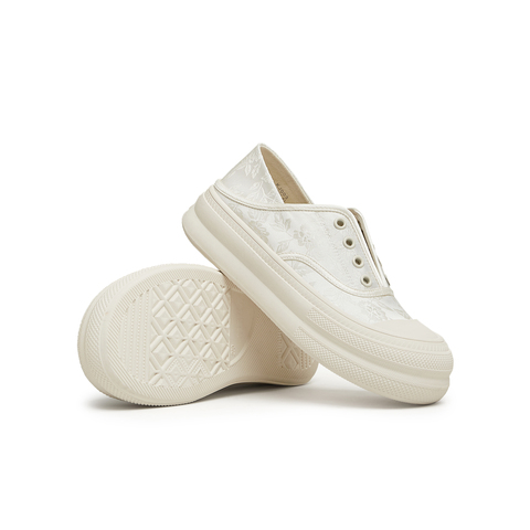 天美意2024秋新款商场同款缎面印花一脚蹬小白鞋女休闲鞋KJ003CM4