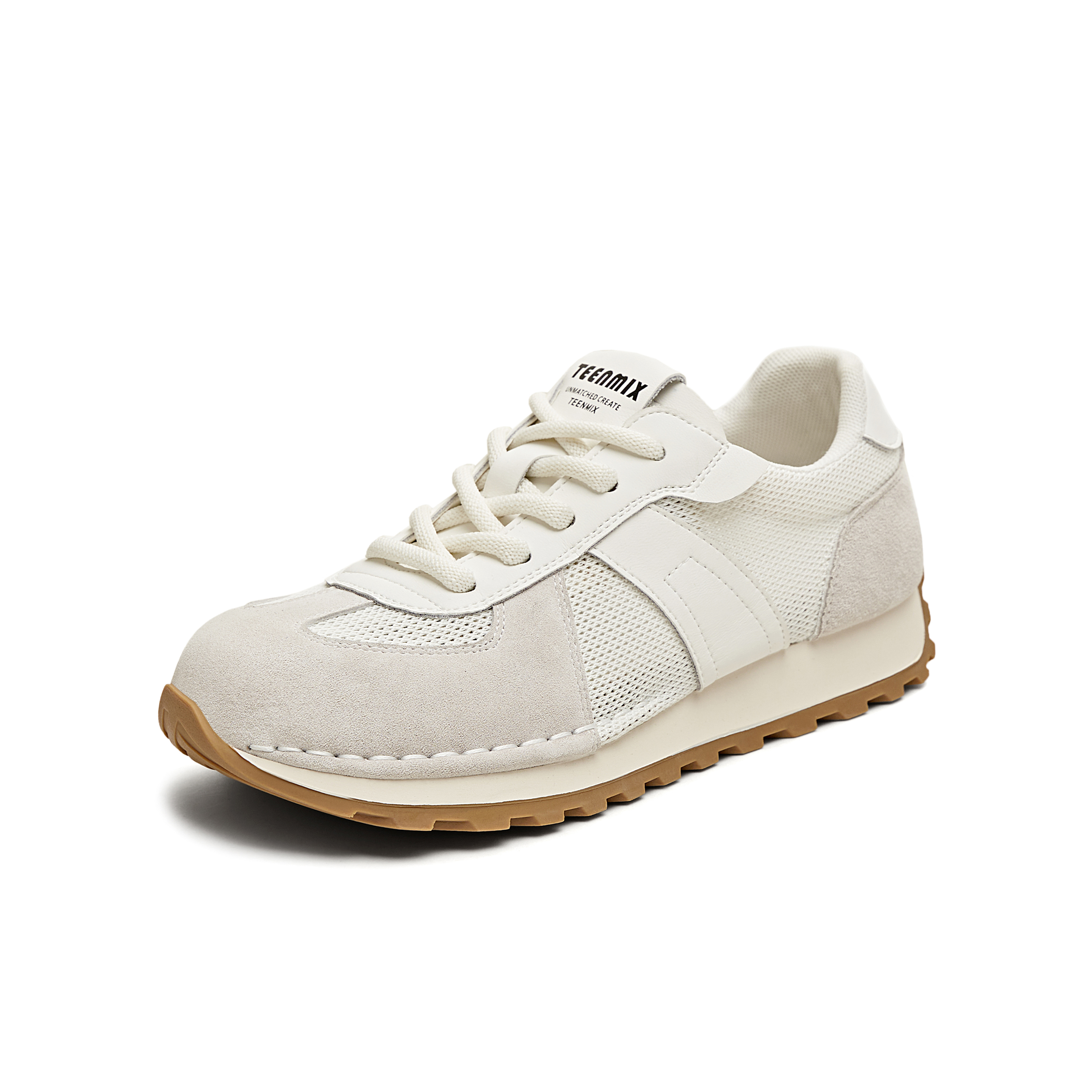 天美意2025夏新款休闲系带百搭复古透气女阿甘德训鞋KG040BM5