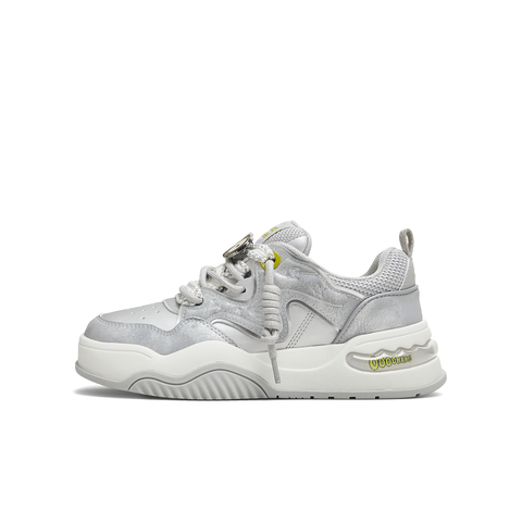 天美意2025冬新款商场同款玩具总动员联名板鞋女休闲鞋CIH23DM5