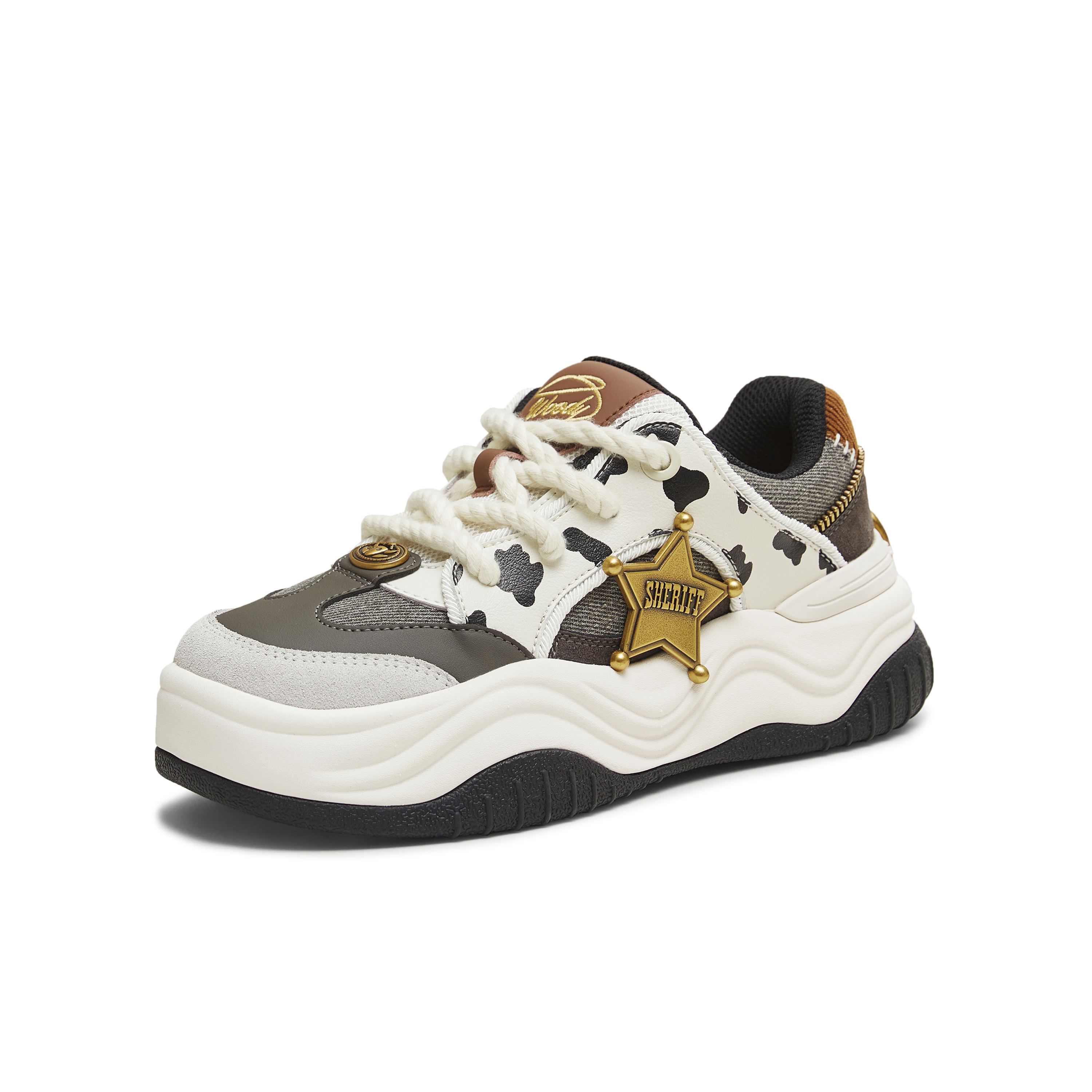 天美意2025冬新款商场同款玩具总动员联名板鞋女休闲鞋CIZ23DM5