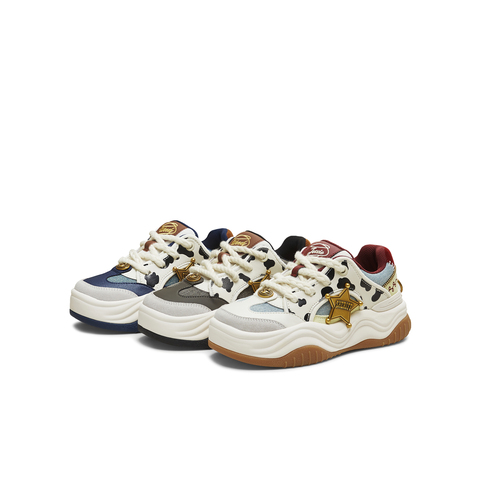 天美意2025冬新款商场同款玩具总动员联名休闲男板鞋C5J04DM5