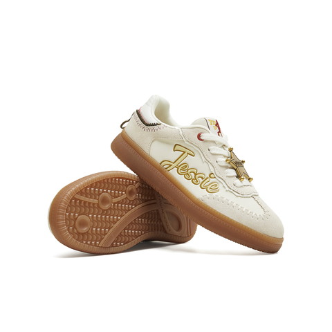 天美意2025冬新款商场同款玩具总动员联名复古女德训鞋CEL22DM5