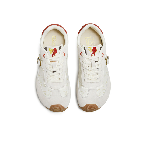 天美意2025冬新款商场同款玩具总动员联名休闲女德训鞋KG135DM5