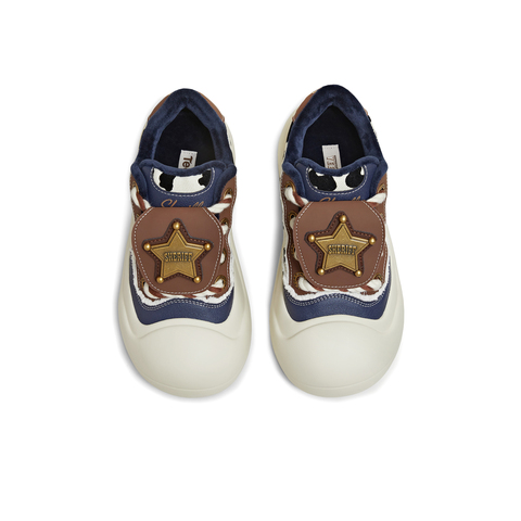 天美意2025冬新款商场同款玩具总动员联名板鞋女休闲鞋CP536DM5