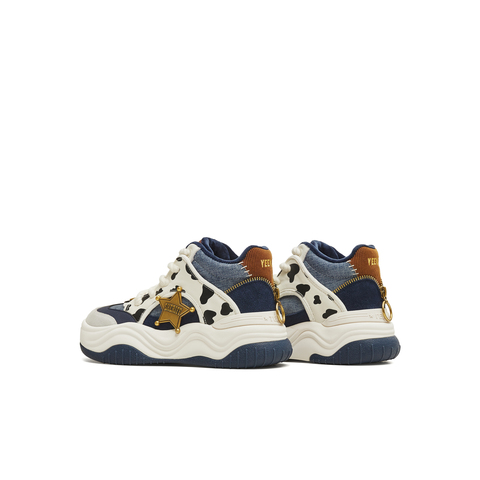 天美意2025冬新款商场同款玩具总动员联名板鞋女休闲鞋CIZ45DD5