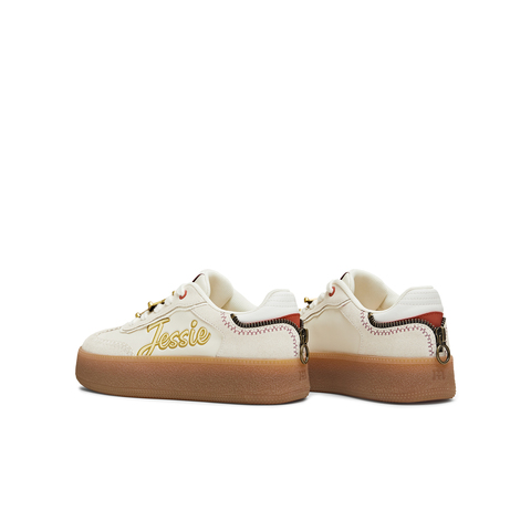 天美意2026春新款商场同款玩具总动员联名复古女德训鞋KG147AM6