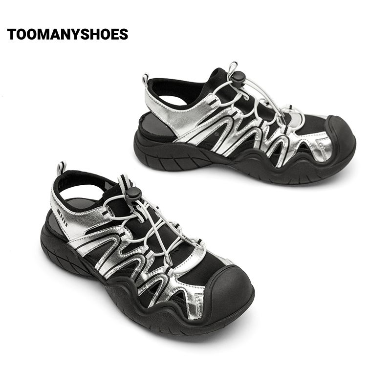 Toomanyshoes女鞋2024新款打水仗橡胶鞋头踢不烂后空银色包头凉鞋