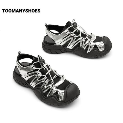 Toomanyshoes女鞋2024新款打水仗橡胶鞋头踢不烂后空银色包头凉鞋