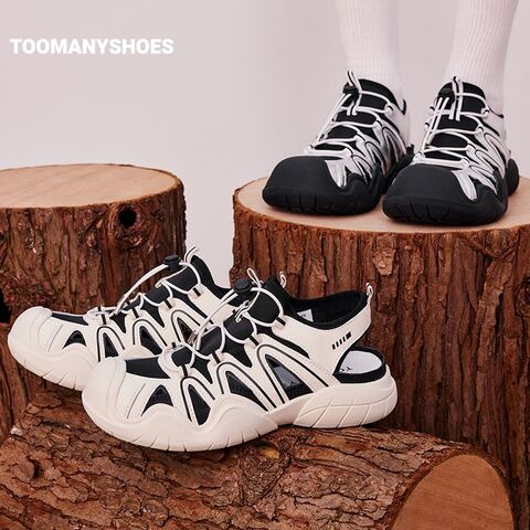 Toomanyshoes女鞋2024新款打水仗橡胶鞋头踢不烂后空银色包头凉鞋